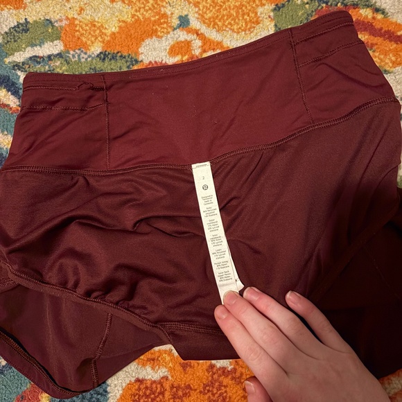 Size 2 Lululemon speed up shorts 2.5” inseam maroon - Picture 3 of 3